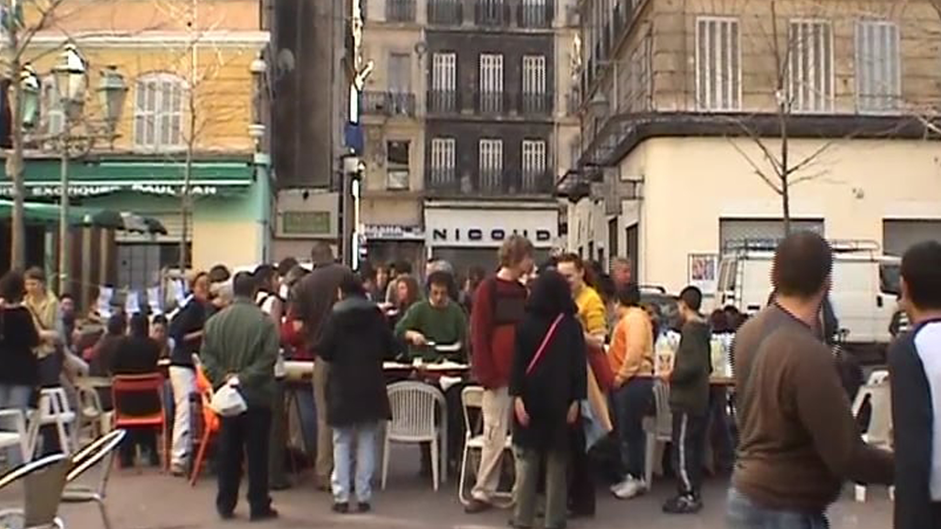 Assemblée populaire à Noailles