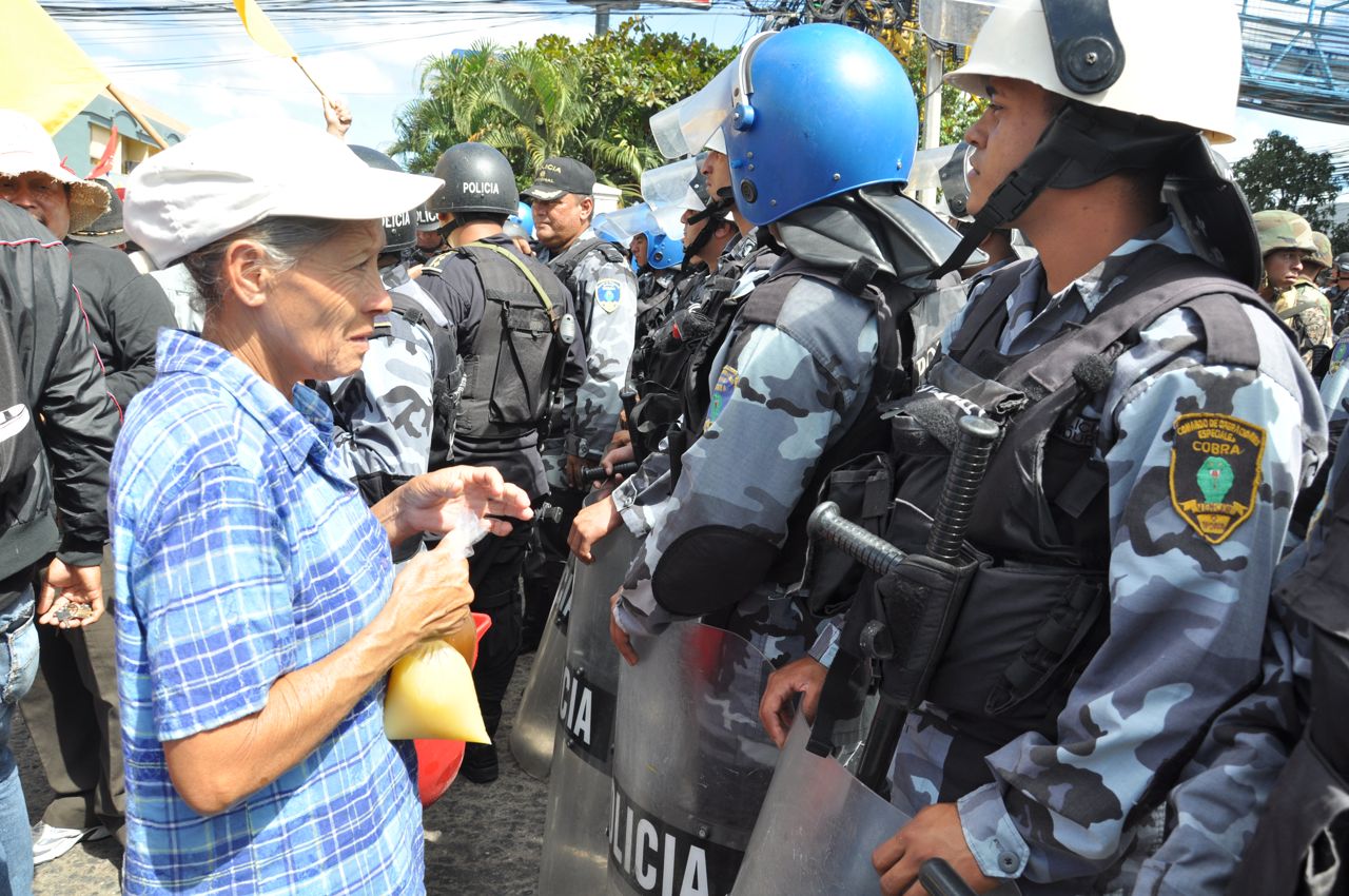 Honduras : résistance contre au peuple contre la dictature de Micheletti