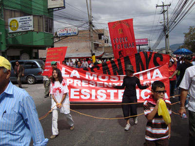 Honduras : discours de la résistance pour le départ de Zelaya en exil