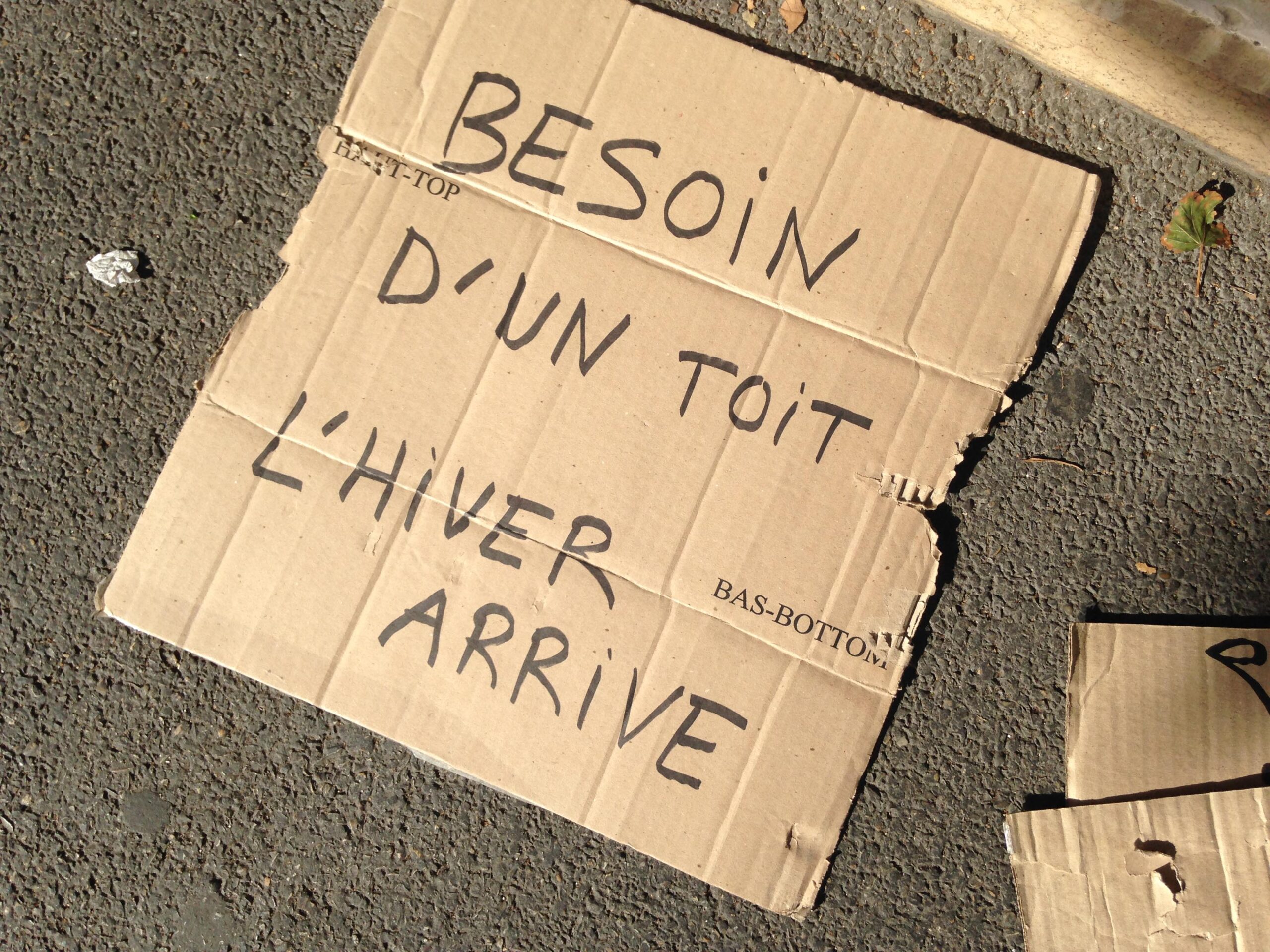 Mobilisation de migrants devant l&rsquo;OFII