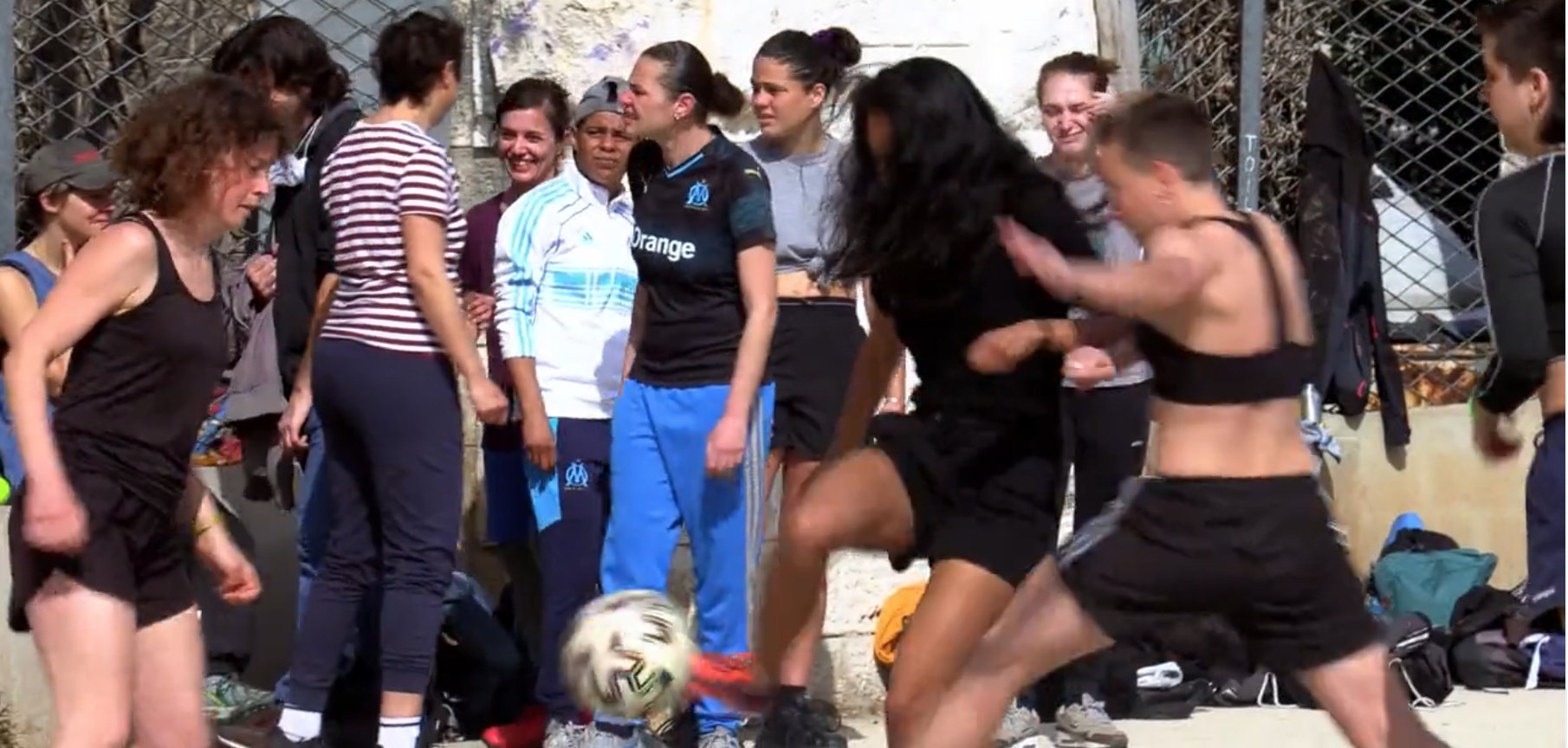 LE DRAMAQUEER FC SUR LE TERRAIN