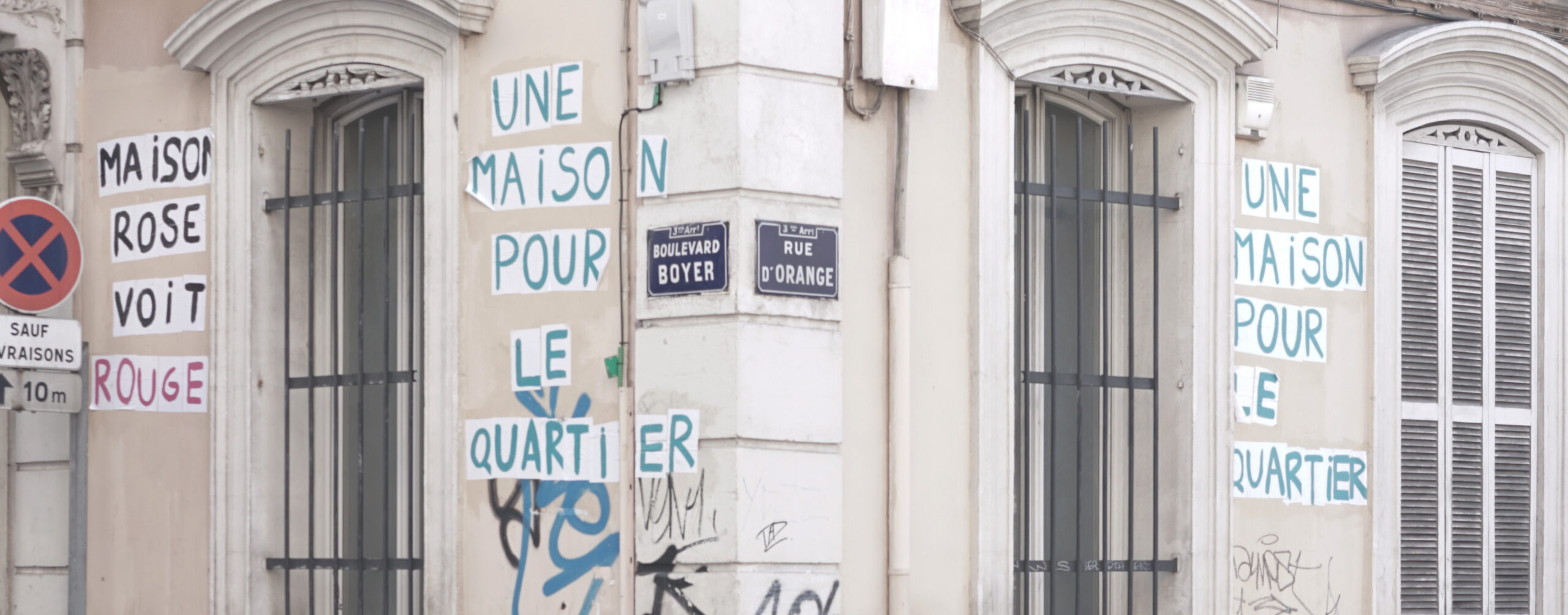 Maison Rose voit Rouge !